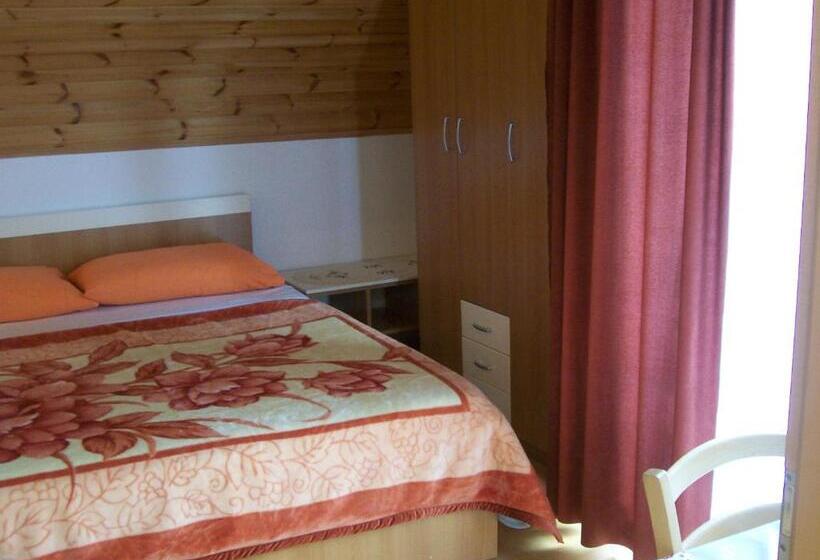 スタンダードルーム, Adriana Guesthouse