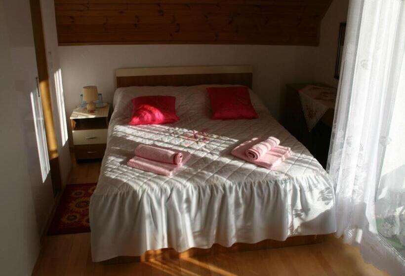 اتاق استاندارد, Adriana Guesthouse