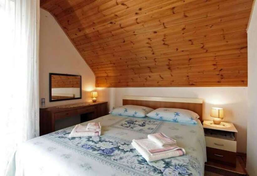 اتاق خانوادگی, Adriana Guesthouse
