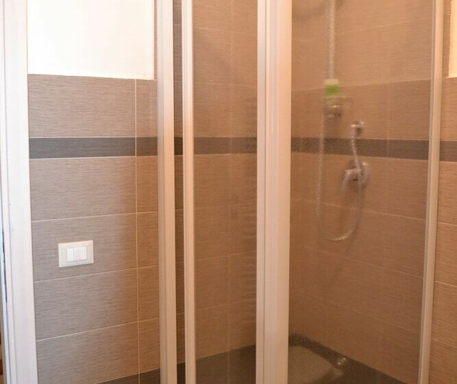 غرفة قياسية ثلاثية, Magia Del Turano