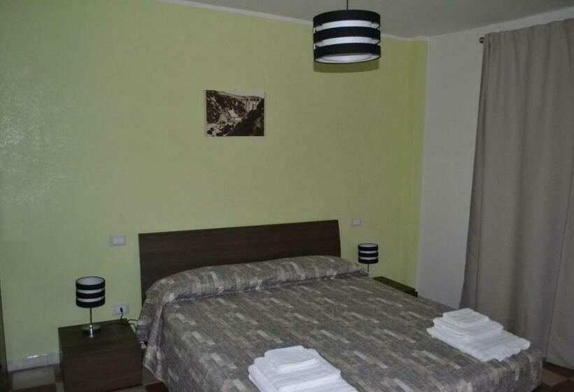 غرفة قياسية, Magia Del Turano