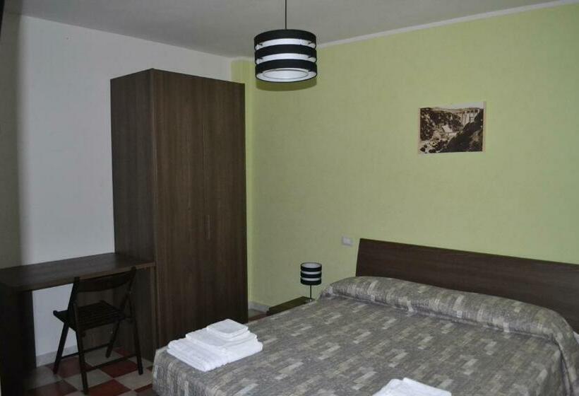 غرفة قياسية, Magia Del Turano