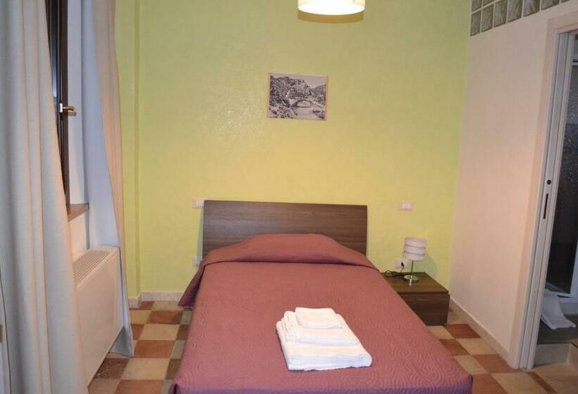 غرفة قياسية فردية, Magia Del Turano