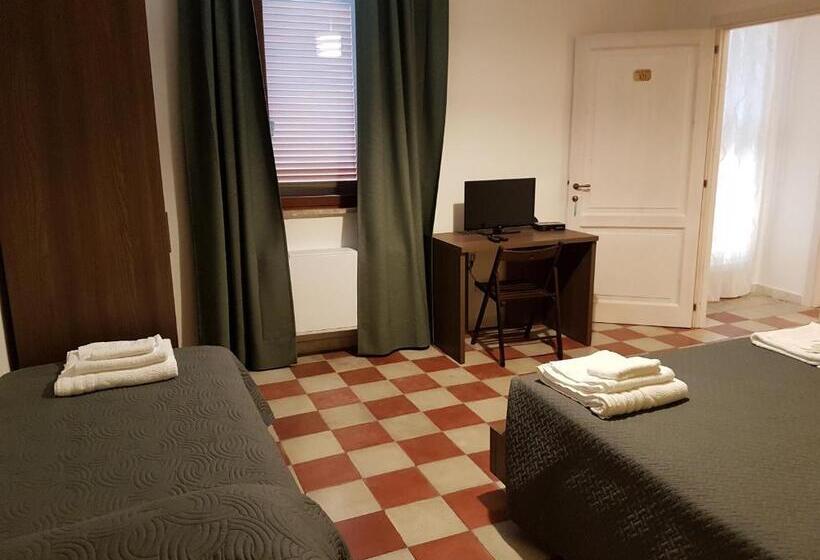 غرفة قياسية ثلاثية, Magia Del Turano