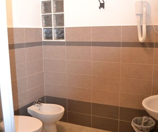 غرفة قياسية ثلاثية, Magia Del Turano