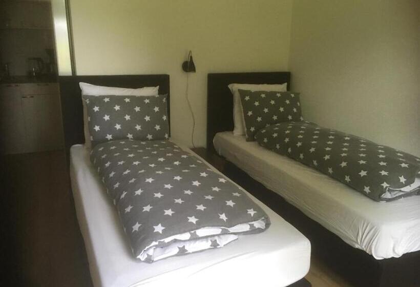 شقة غرفة واحدة, B & B Zazza