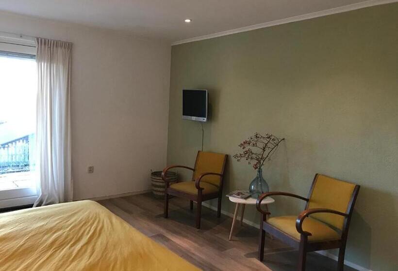 Deluxe room with river view, Landgoed Wilgenheerd