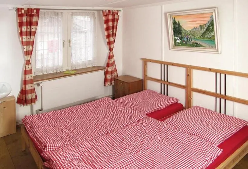 バス共有のスタンダードルーム, Boardercamp Laax   Swiss Mountain Hostel