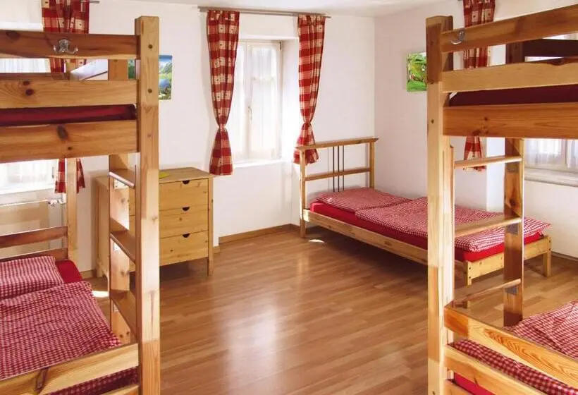ルームシェアのワンベッド, Boardercamp Laax   Swiss Mountain Hostel
