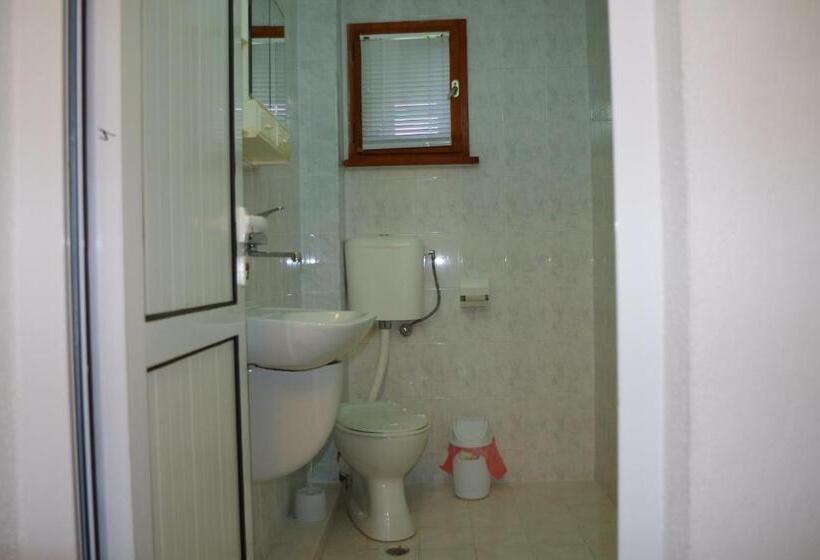 غرفة قياسية مزوَّدة بشُرفة, Family Hotel Diana