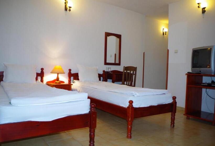 غرفة قياسية مزوَّدة بشُرفة, Family Hotel Diana