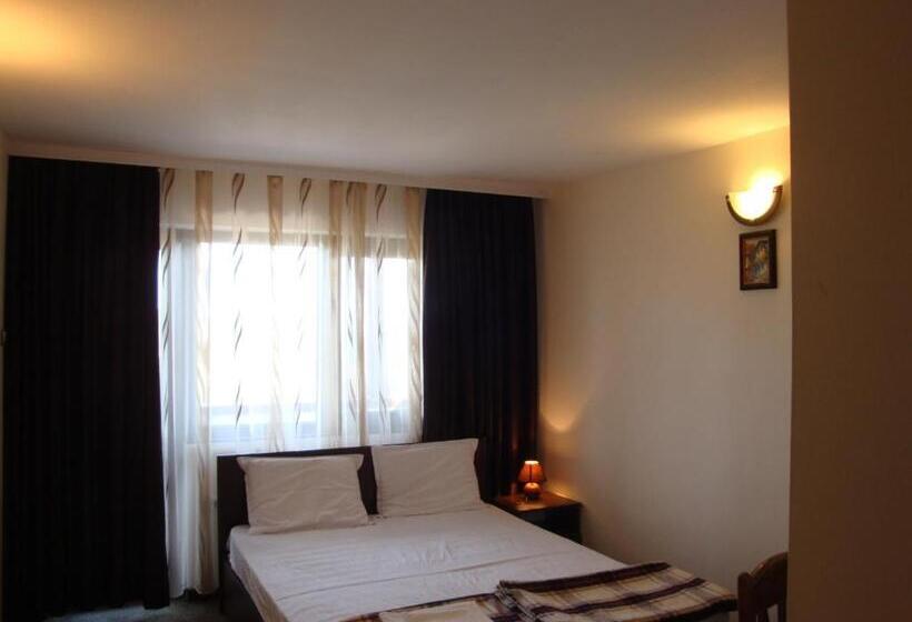 غرفة قياسية مزوَّدة بشُرفة, Family Hotel Diana