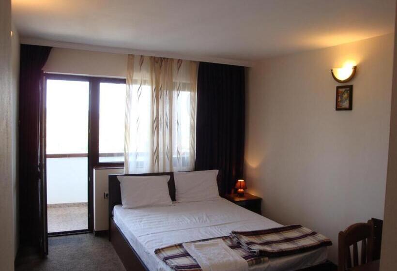 غرفة قياسية مزوَّدة بشُرفة, Family Hotel Diana