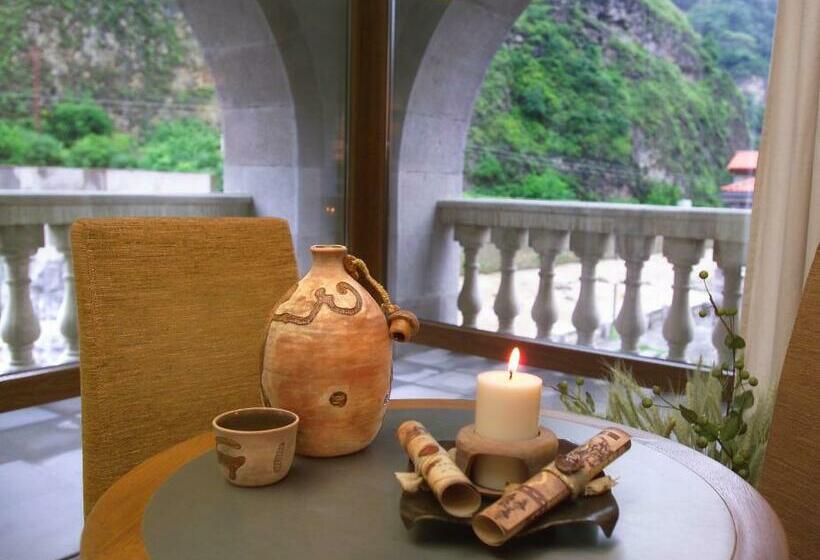 Президентский Люкс, Tufenkian Avan Dzoraget