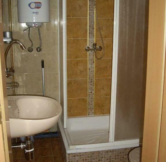 חדר סטנדרט לשלושה עם נוף לגינה, Guest House Rusalka