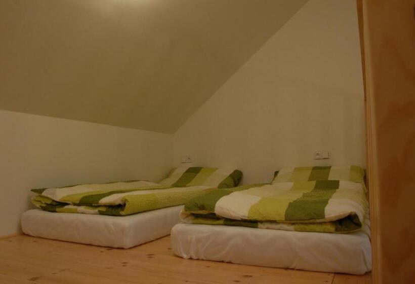 스탠다드 스튜디오, Penzion čáslava