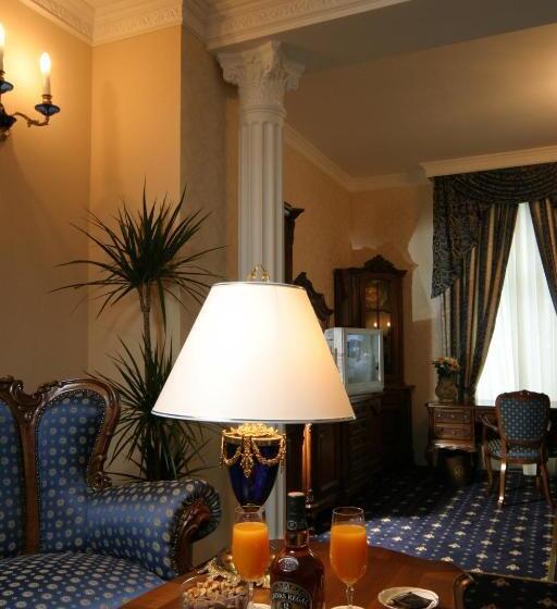 اتاق لوکس, Grand Hotel London