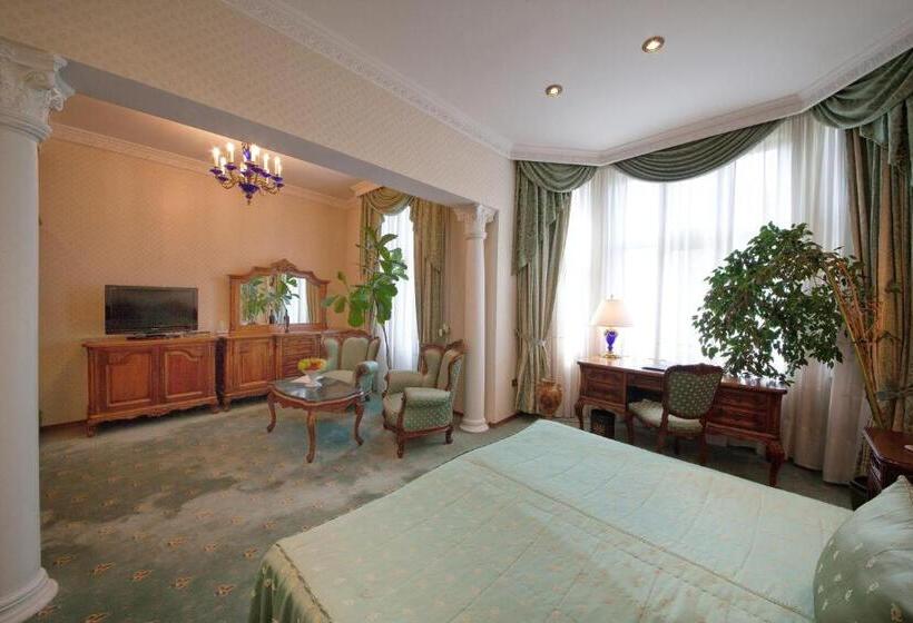 اتاق لوکس, Grand Hotel London