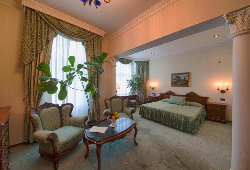 سوییت جونیور, Grand Hotel London