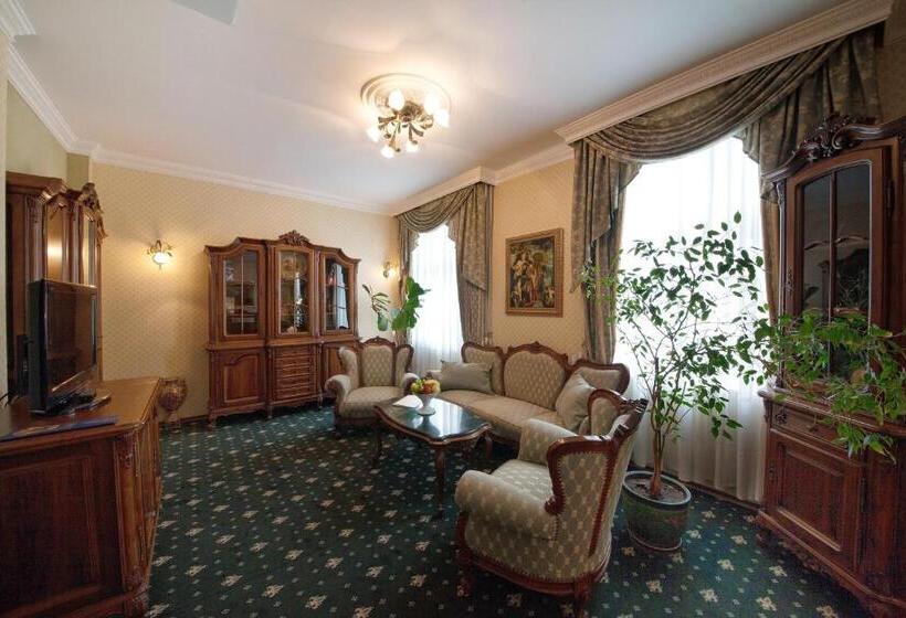 سوییت جونیور, Grand Hotel London