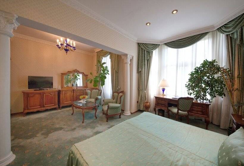اتاق لوکس, Grand Hotel London