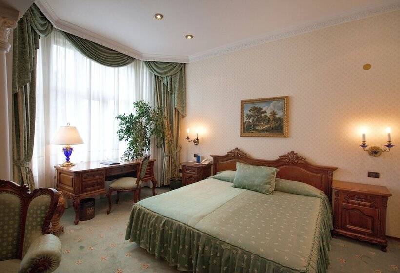 اتاق لوکس, Grand Hotel London