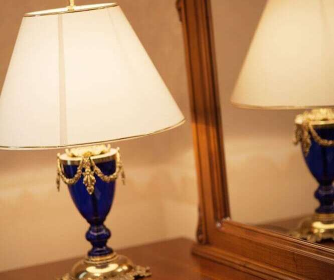 استودیوی استاندارد, Grand Hotel London