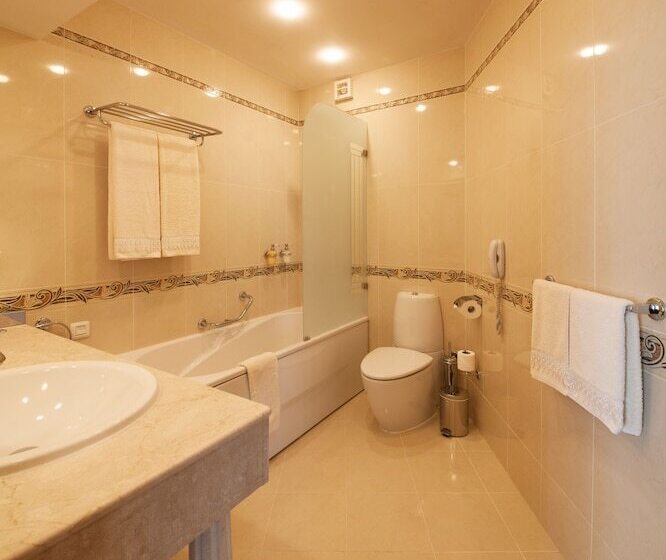 سوییت جونیور, Grand Hotel London