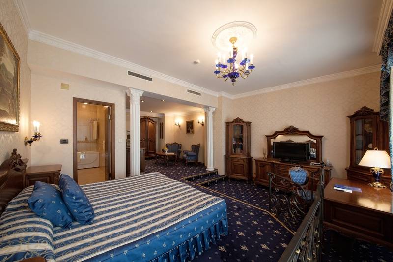 استودیوی استاندارد, Grand Hotel London