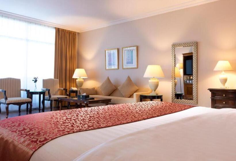 주니어 스위트 호수 전망, Abha Palace