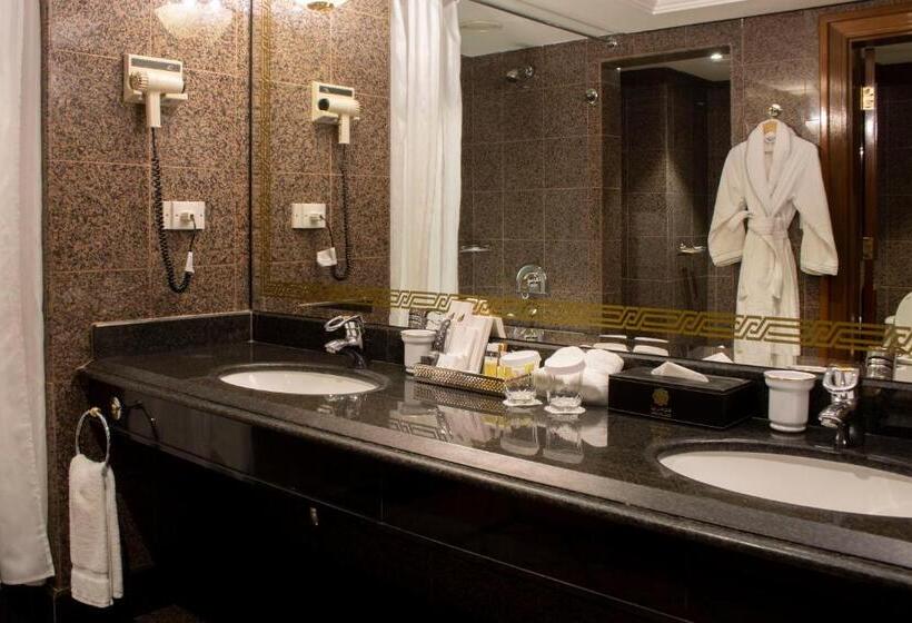 غرفة ديلوكس مطلة على البحيرة, Abha Palace