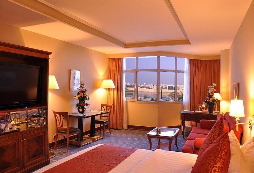 غرفة ديلوكس مطلة على البحيرة, Abha Palace