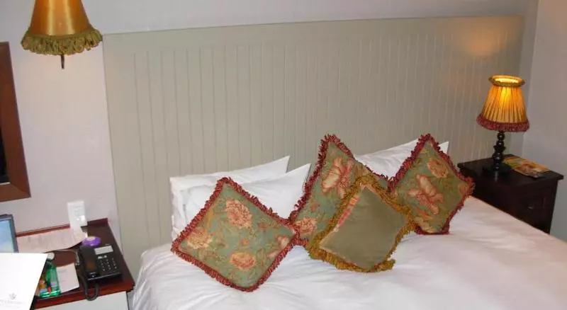 キングサイズベッドのデラックススイート, Red Lion Inn & Suites Grimes