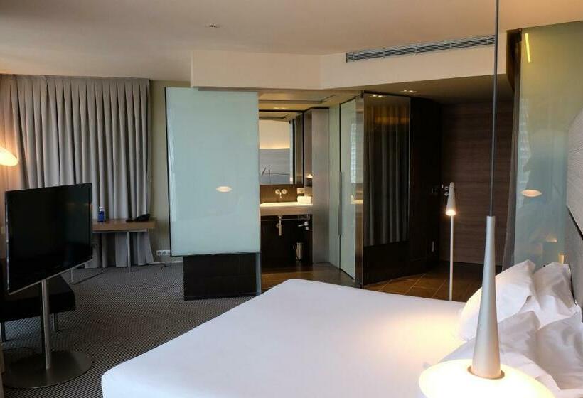 اتاق لوکس, B