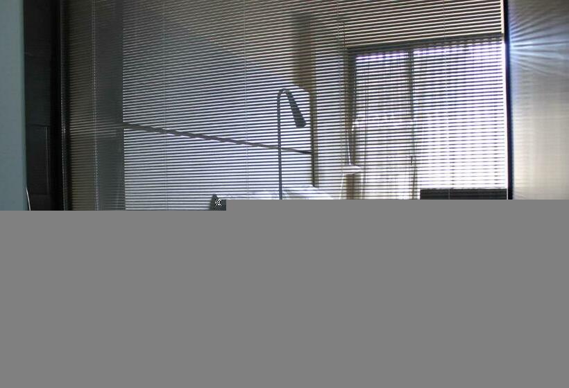 اتاق لوکس, B