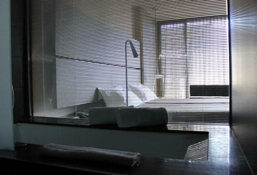 اتاق استاندارد, B