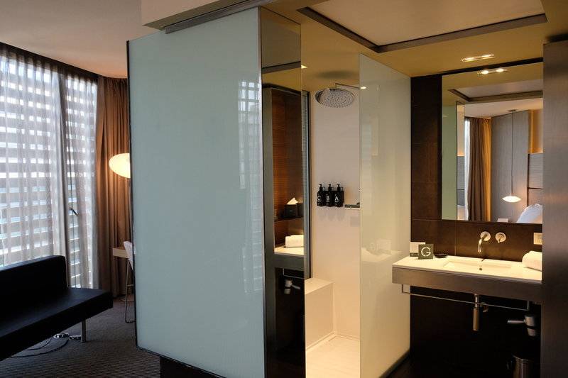 اتاق لوکس, B