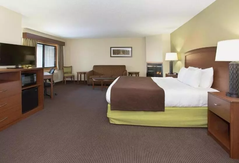 キングサイズベッドのスイートルーム, Cobblestone Hotel & Suites   Wisconsin Rapids