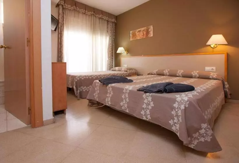 اتاق استاندارد سه تخته با بالکن, Cosmos Tarragona