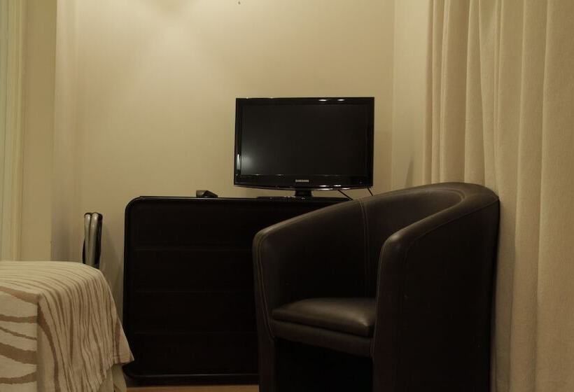 חדר סטנדרט לשלושה, Crillon Mendoza