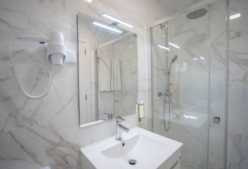 اتاق استاندارد یک نفره, Dinya Lisbon