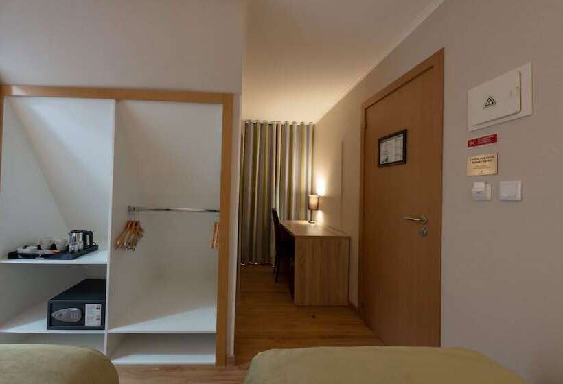 اتاق استاندارد سه نفره, Dinya Lisbon