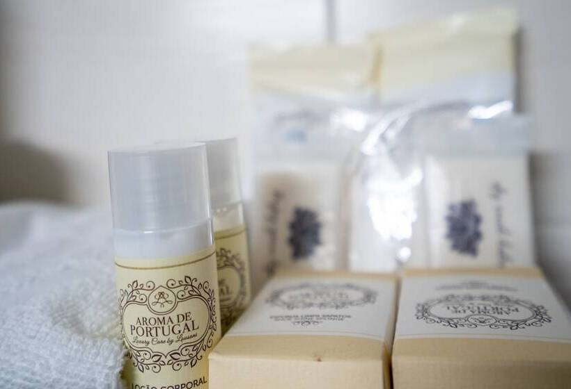 اتاق استاندارد سه نفره, Dinya Lisbon