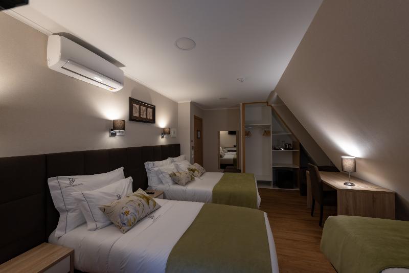 اتاق استاندارد سه نفره, Dinya Lisbon