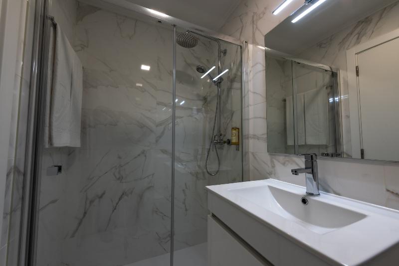 اتاق استاندارد یک نفره, Dinya Lisbon