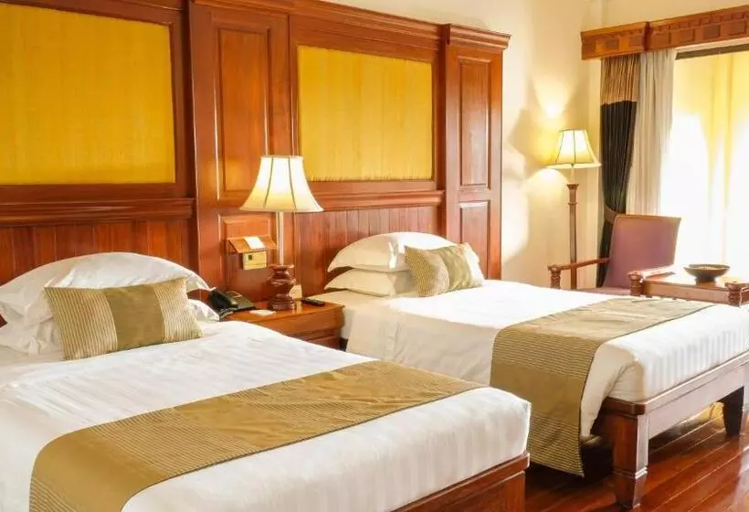 プールの見えるデラックスルーム, Empress Angkor Resort & Spa