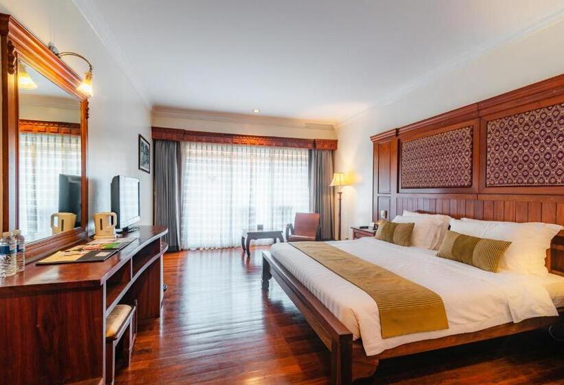 プールの見えるデラックスルーム, Empress Angkor Resort & Spa