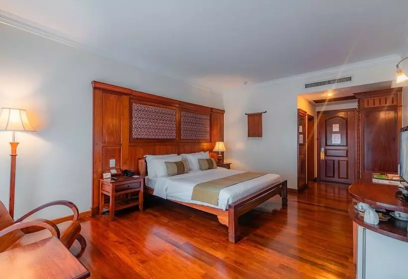 プールの見えるデラックスルーム, Empress Angkor Resort & Spa
