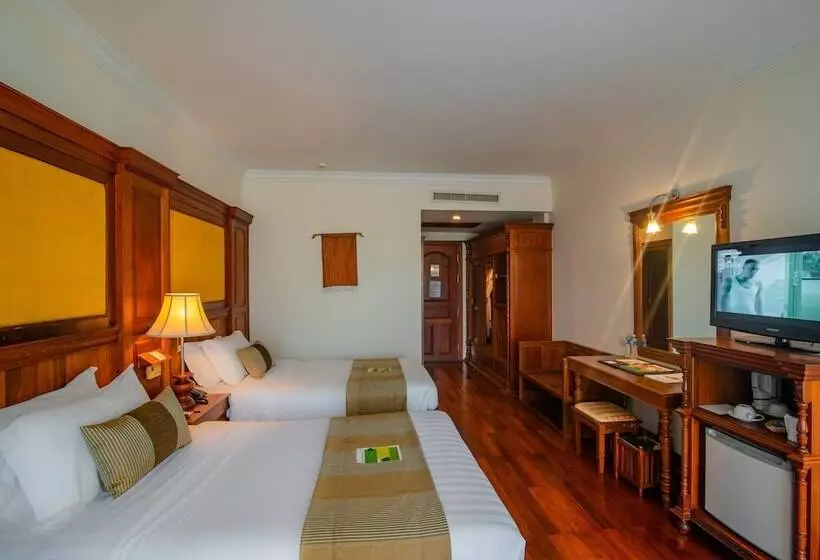 プールの見えるデラックスルーム, Empress Angkor Resort & Spa