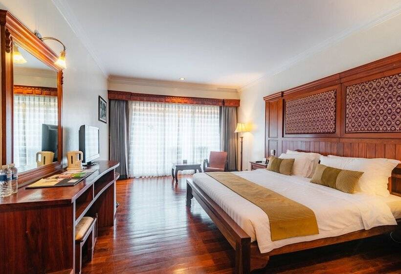 プールの見えるデラックスルーム, Empress Angkor Resort & Spa